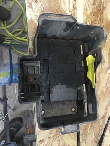 2000 07 Ford Taurus Battery Tray Ebay Image Is Loading 2000 07 Ford Taurus Battery Tray