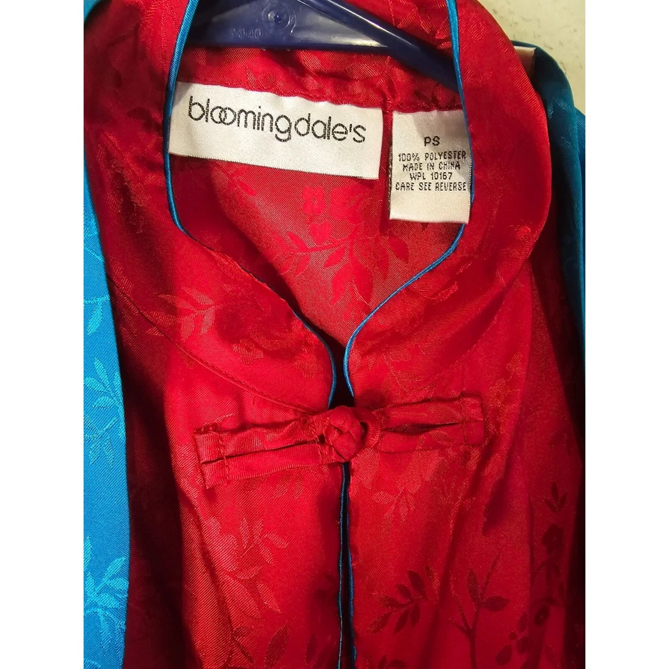 Juego de pijama de satén con estampado floral rojo y azul asiático Bloomingdale's de 3 piezas - PS Foto 4 de 4