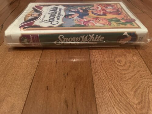 Snow White And The Seven Dwarves Walt Disney Masterpiece Collection SEALED 1994 - Picture 3 of 6