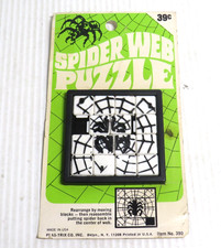 Moc Vintage Spider Web Moving Puzzle Halloween Plas Trix Made In USA 390 E4 Moc Vintage Spider Web Moving Puzzle Halloween Plas Trix Made In USA 390 E4