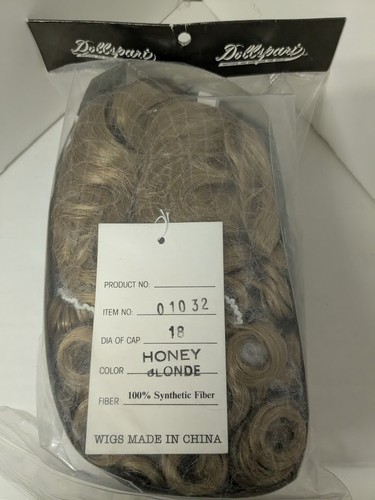 NEU Dollspart Puppenperücke #1032 honigblond weiche Locken mit Pony Modacryl Gr. 18
