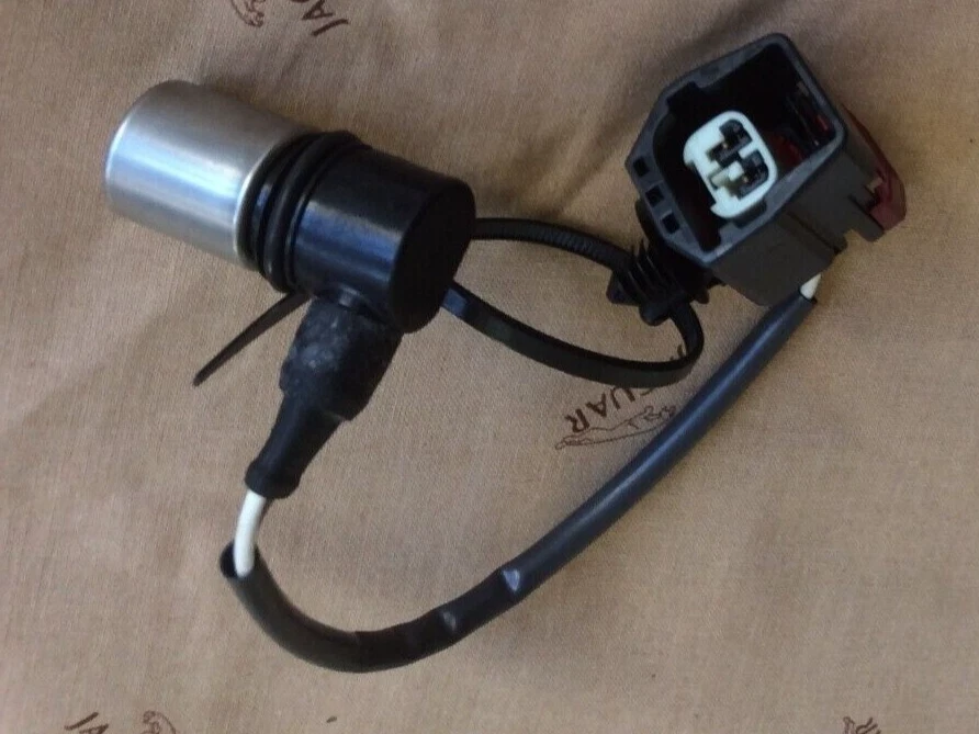 Jaguar NEW XK XK8 XKR V8 ---  2006 R/H Camshaft Sensor  AJ84290  Genuine - Image 2 of 3