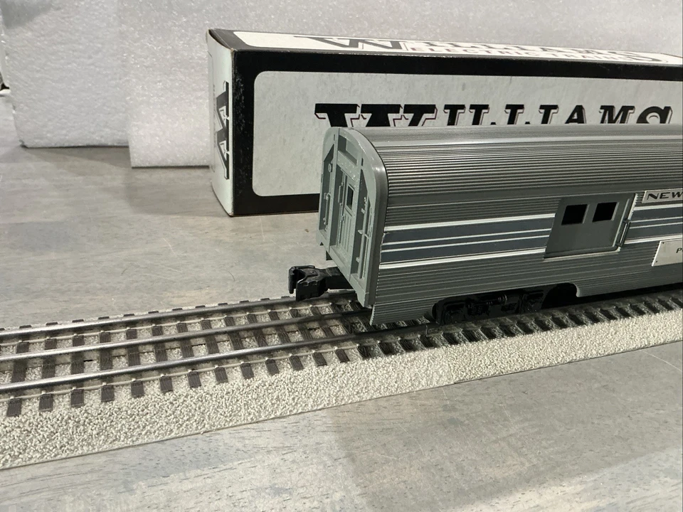 Williams NEW YORK CENTRAL RAILWAY POST OFFICE CAR # 2550 Aluminum - Image 2 of 4