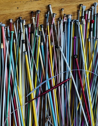 Riesiges Vintage Konvolut 175 Stricknadeln Kunststoff Metall Aluminium - Bild 3 von 4