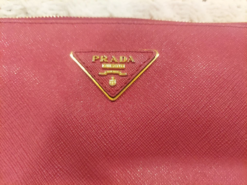 Bolsa PRADA - Várias cores vermelha e preta, com acabamento dourado... - Imagem 4 de 4