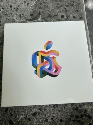 Apple Store Osaka Umeda 2025 Opening Goods Set Tote Pins Sticker