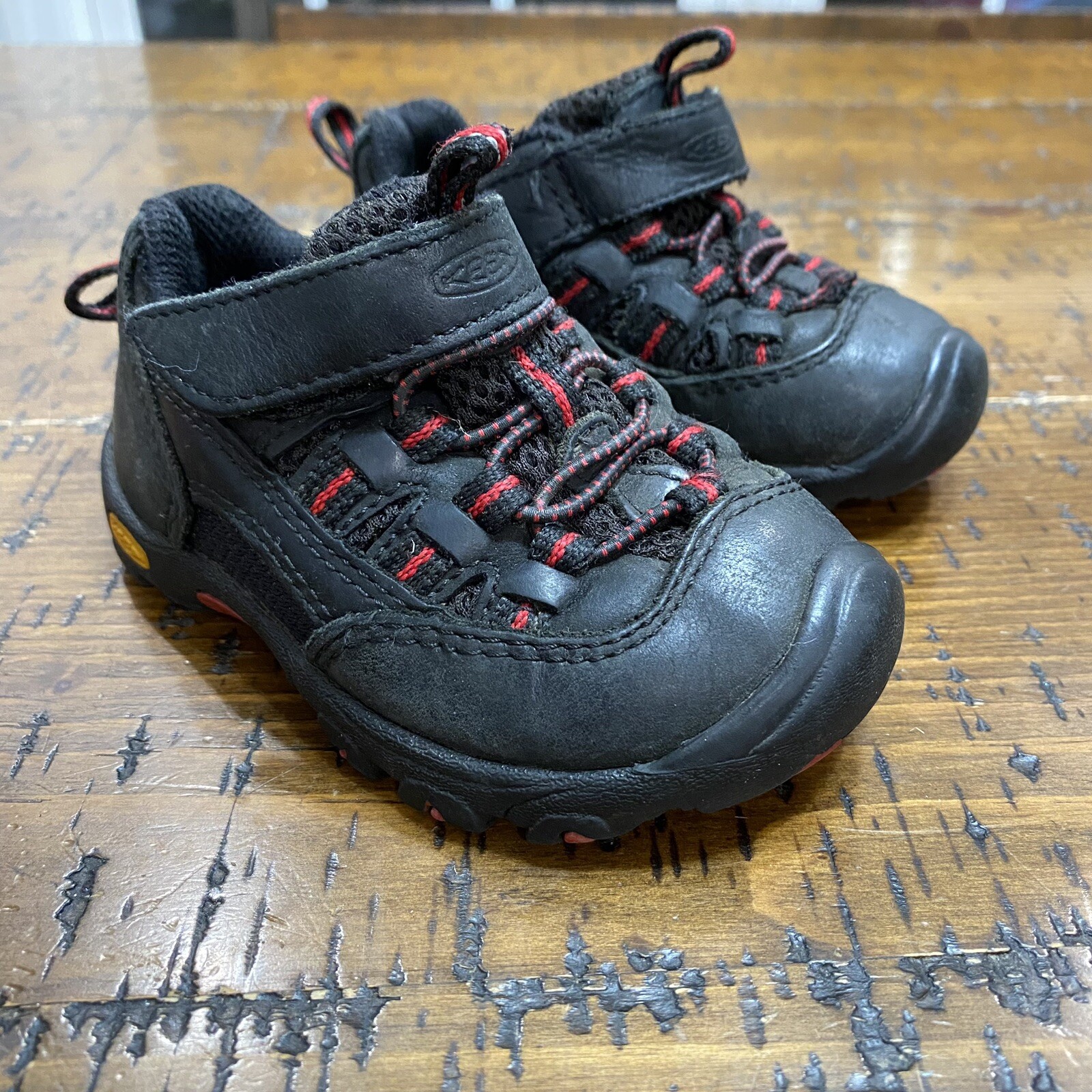 Scarpe da trekking Keen bambino taglia 6 Targhee basse nere rosse in pelle
