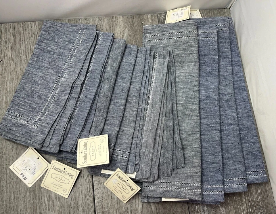 Lot/11 Southern Living: 4 Placemats / 7 Napkins, Blue (color has variances) - Image 2 of 4