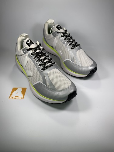 veja trainers size 2