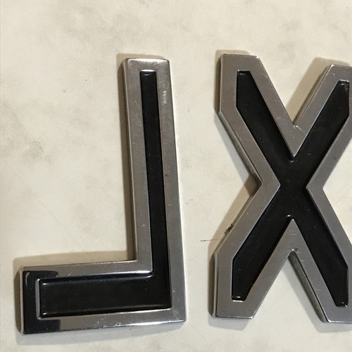 USED SEAT ALTEA XL, 2007 YEAR REAR LETTERS. Small Line On X Not Cracked - Picture 11 of 15