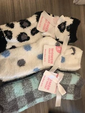 6 pair Soft and Cozy Fuzzy Women's Socks Size: 4-11 NEW tags