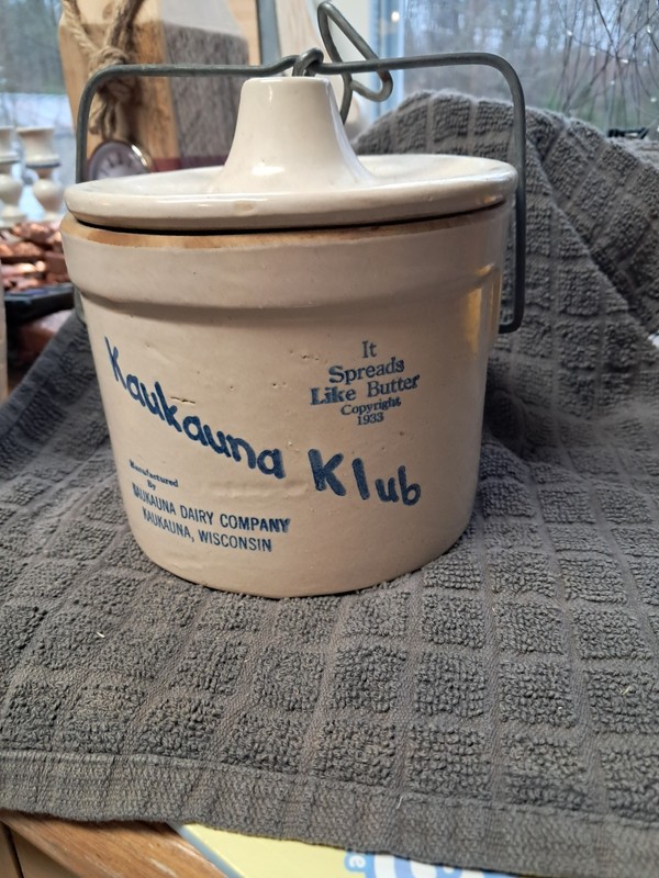 vintage kaukauna klub crock. excellent condition! 