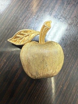 VTG 40  Crown Trifari Apple Pin Brooch Stem Leaf Fruit Scatter Brush GoldTone 1 