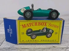 1962  Matchbox #19 ASTON MARTIN RACE CAR DVR 5 Original   Damaged Box