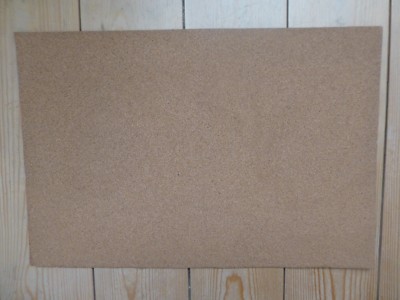 1 GROSSES BLATT KORKMATTE / BRETT, UM SICHER AUF GEIGE KINNSTÜTZEN & KLEMMEN ZU PASSEN.