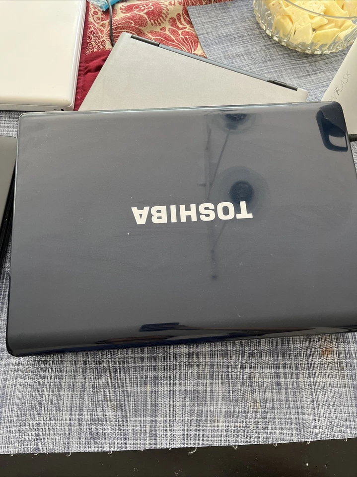 Toshiba Satellite L355D Laptop 3GB RAM 2.10 GHz AMD Turion X2 Windows Vista - Image 3 of 4