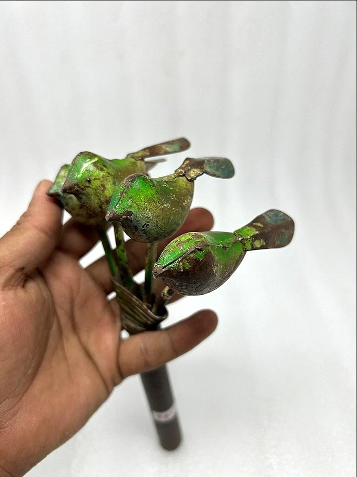 Juguete de pájaro de hierro de colección hecho a mano juguete infantil verde juguete musical pájaro tallado juguete Foto 3 de 4