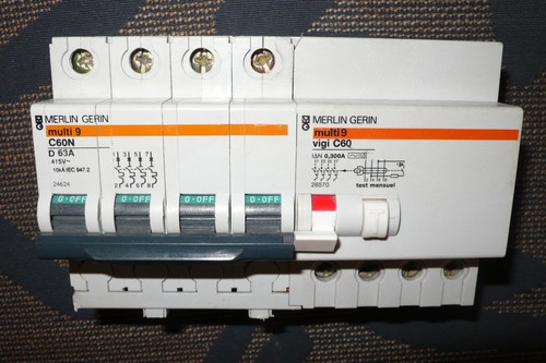 DISJONCTEUR DIFFÉRENTIEL C60H merlin gerin 30ma C16 Amp type AC EUR 20,00 - FR