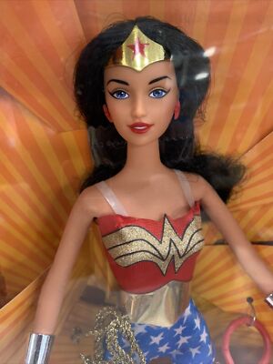 Barbie as Wonder Woman W/Mini Lunch Box 2003 Mattel DC Comics New