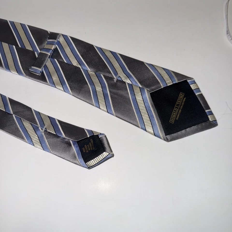 "Corbata Donald J. Trump Signature Collection 100 % seda plateada/azul/amarilla larga 63""" Foto 3 de 4