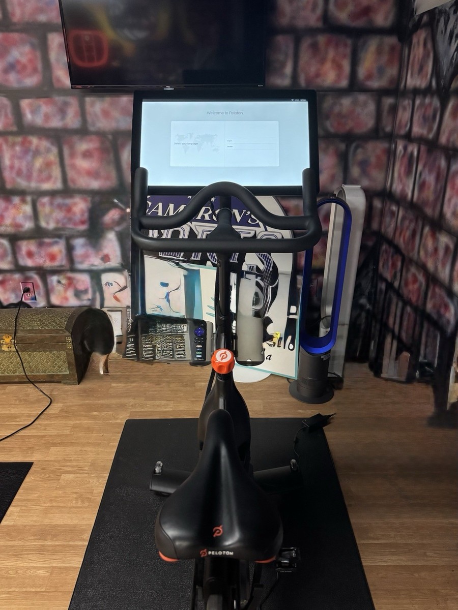 Peloton Bike – Slightly Used (Gen Monitor) – 2016 Model – Best Offer