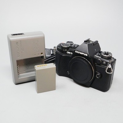Olympus OM-D E-M5 Mark II 16.1MP Digital Mirrorless Camera Body  - READ DESCRIPT
