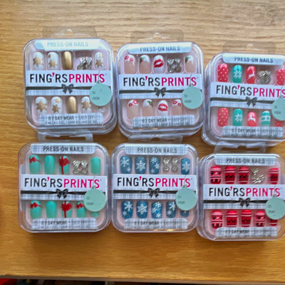 Fing'rs Prints Christmas Press-On Nails Glitter Multicolor Square Medium