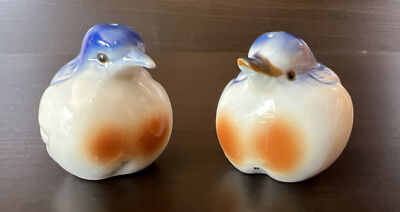 Nice Vintage Pair Henriksen Imports Blue Bird Salt & Pepper Shaker Set