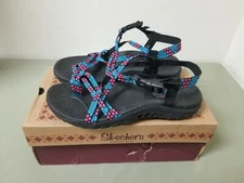 New Skechers Reggae Loopy Sandals.