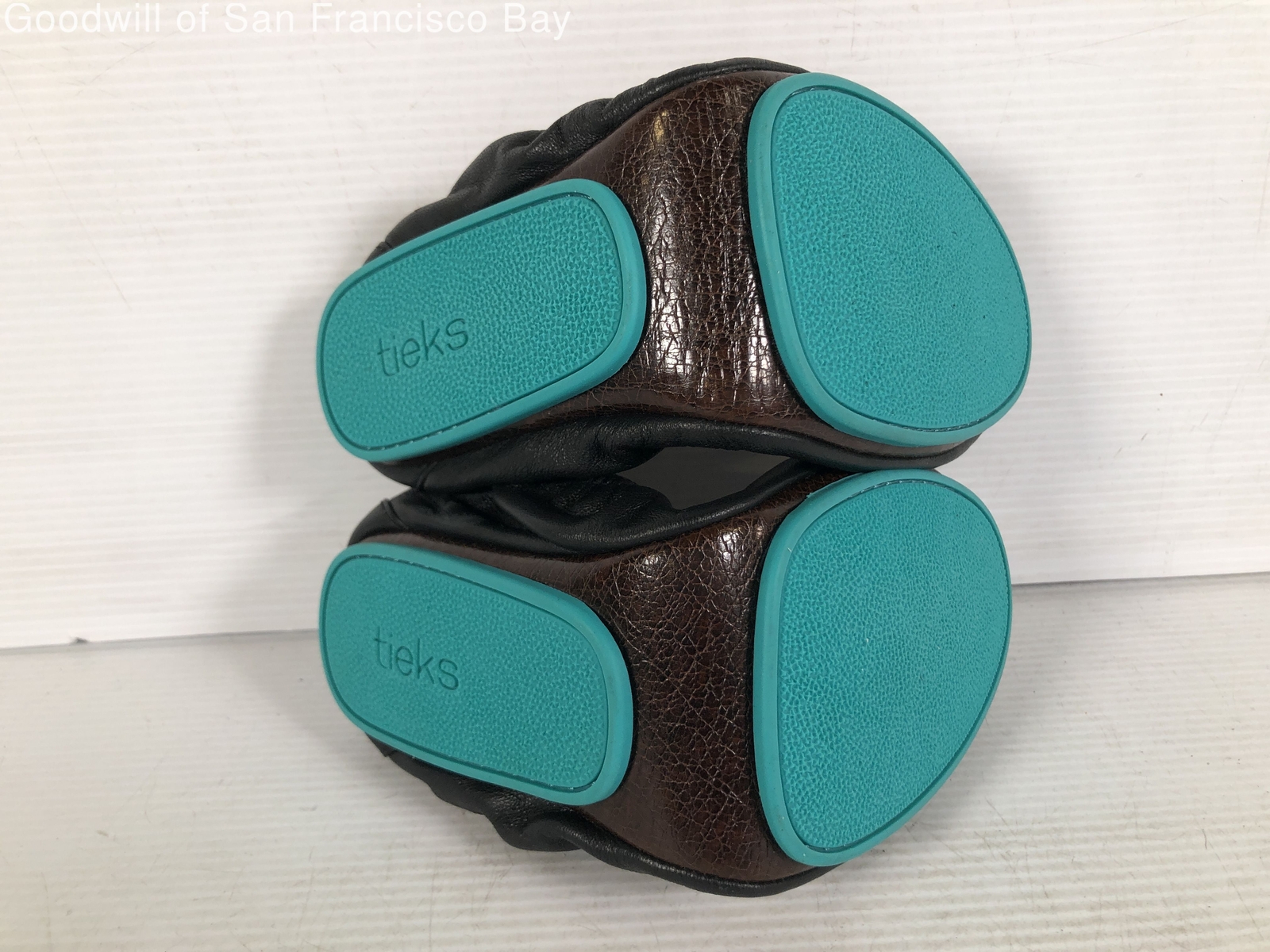 Tieks by Gavrieli Womens Ballet Flats Black Leather Round Toe Foldable