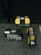 Lot of 3 BUSSMAN R25030-1PR FR250 Series Class R Fuse Block with Fuses