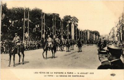Old postcard Paris Les fetes de la Victoire. Le Defile. General de CASTELNAU (562809)