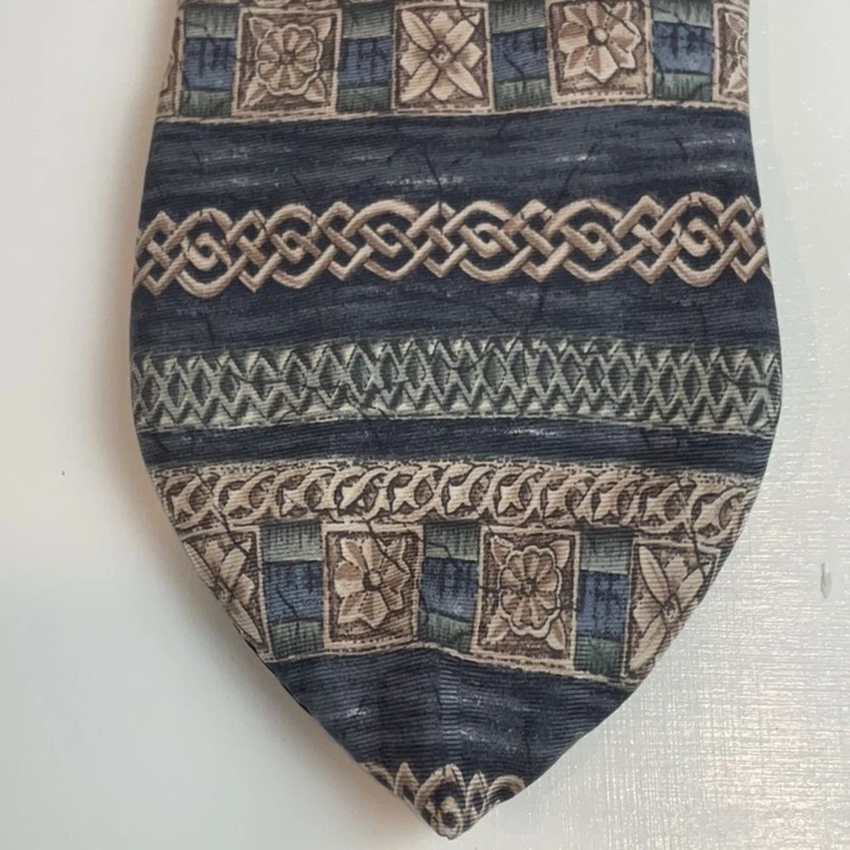 Corbata de seda clásica Cambridge para hombre - formal, profesional, elegante Foto 2 de 4