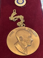 Pin's Paul Harris Rotary Foundation prix de la chaîne et revers