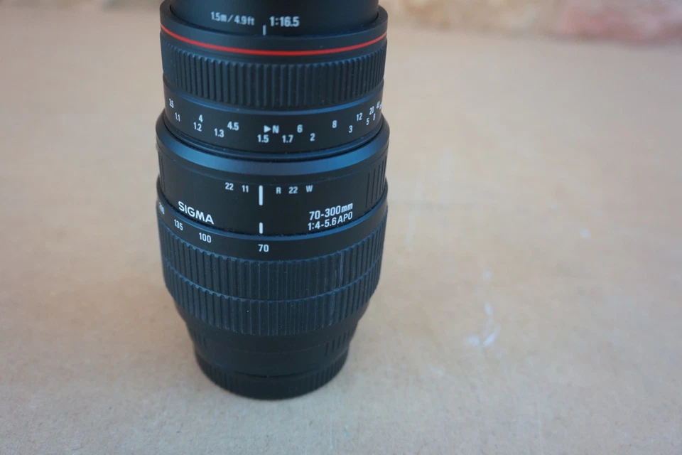 OBJECTIF ZOOM SIGMA 70-300 mm 1 : 4-5,6 APO (POUR MINOLTA AF) - Photo 2/4