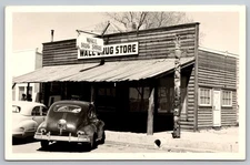 POSTCARD Real Photo (RPPC) Wall Drug Store Vintage Cars South Dakota 195os