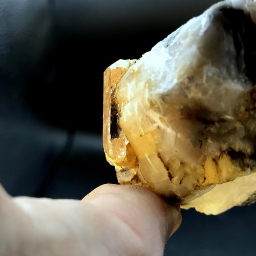 Cristallo di topazio imperiale naturale 88 grammi con matrice | Katlang Pakistan - Foto 14 di 15
