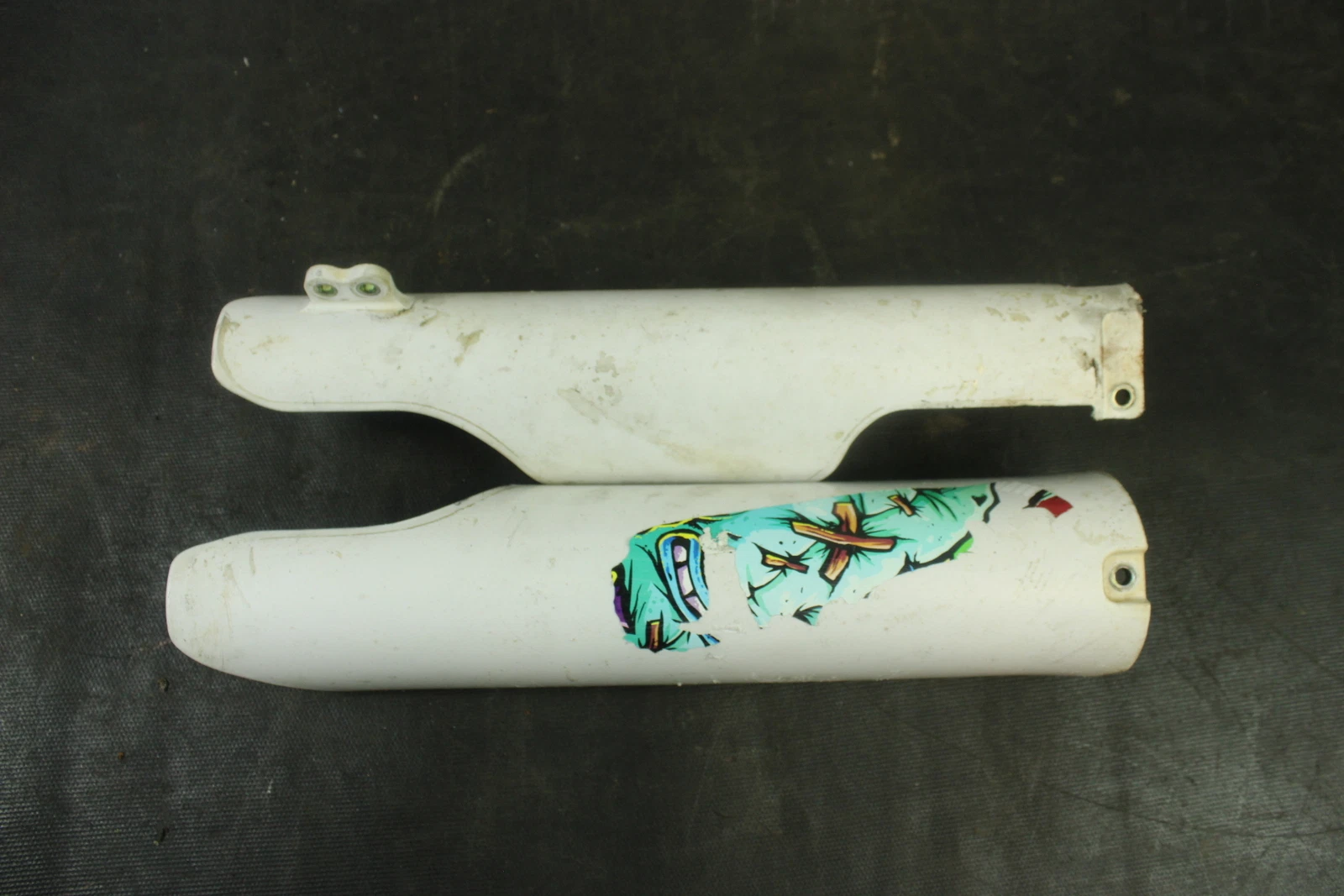 2005 Yamaha Yz125 OEM Fork Guards B4483