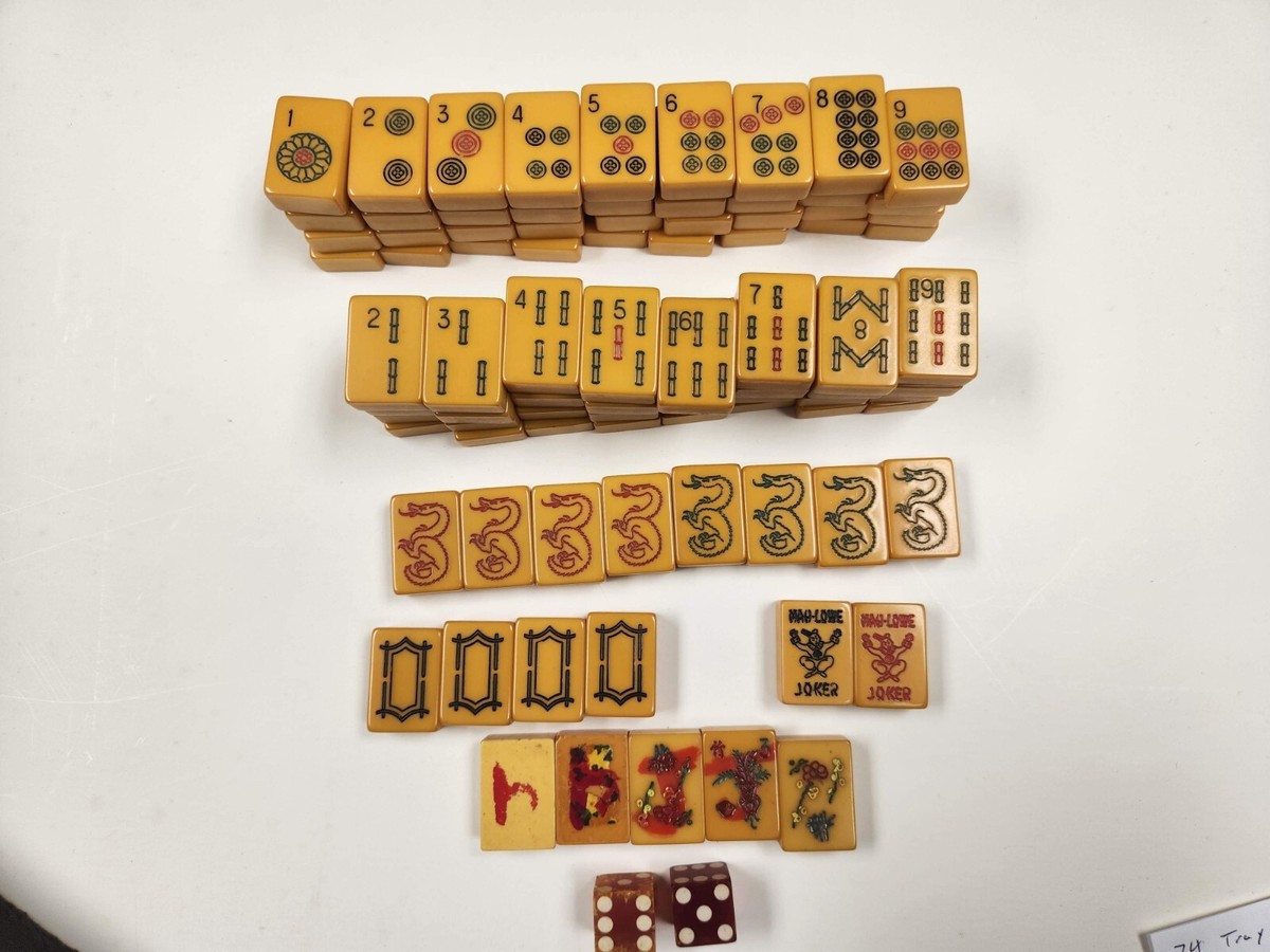 Ancien Jeu De Mahjong En Bakélite, 162 Tuiles Sculptées Et Peintes à La Main