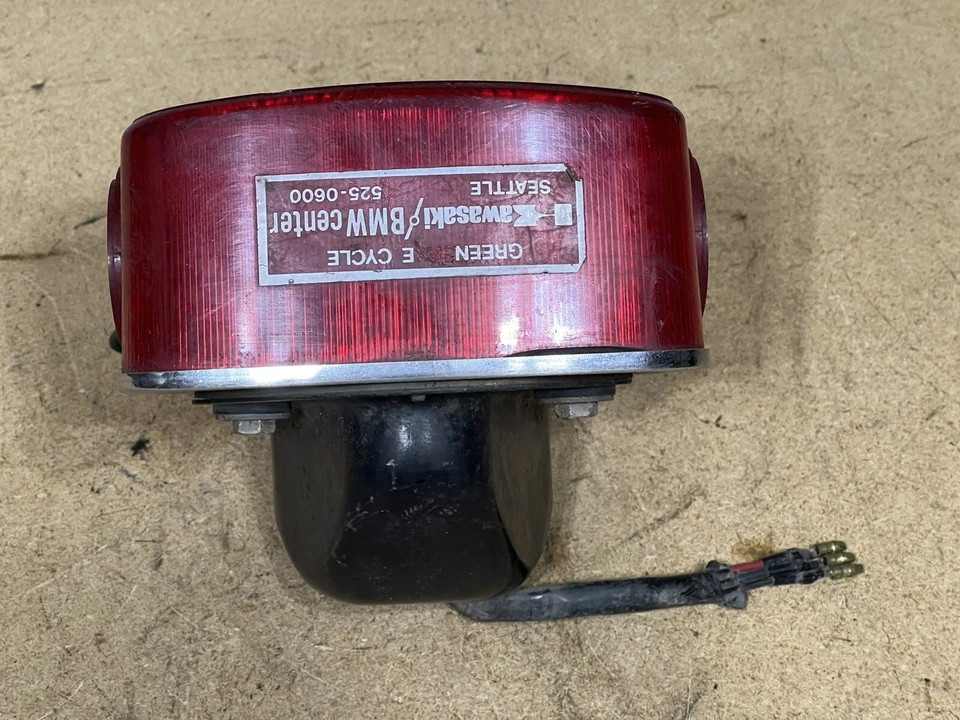 Luz trasera de policía y soporte de montaje Kawasaki KZ900 KZ1000 LTD Foto 3 de 4