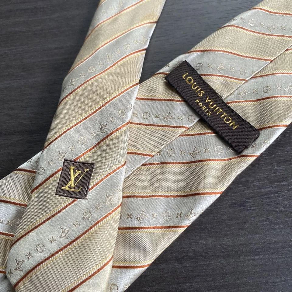 Corbata Louis Vuitton patrón a rayas LV auténtica seda dorada Foto 3 de 4