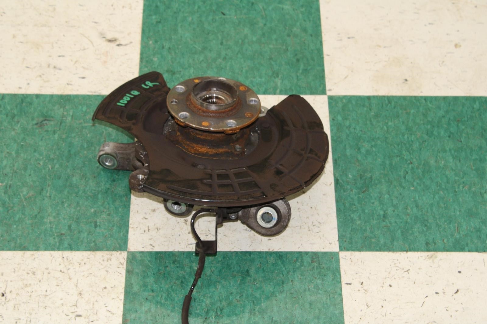 Maserati Ghibli 2017-2024 Rear Left Steering wheel hub