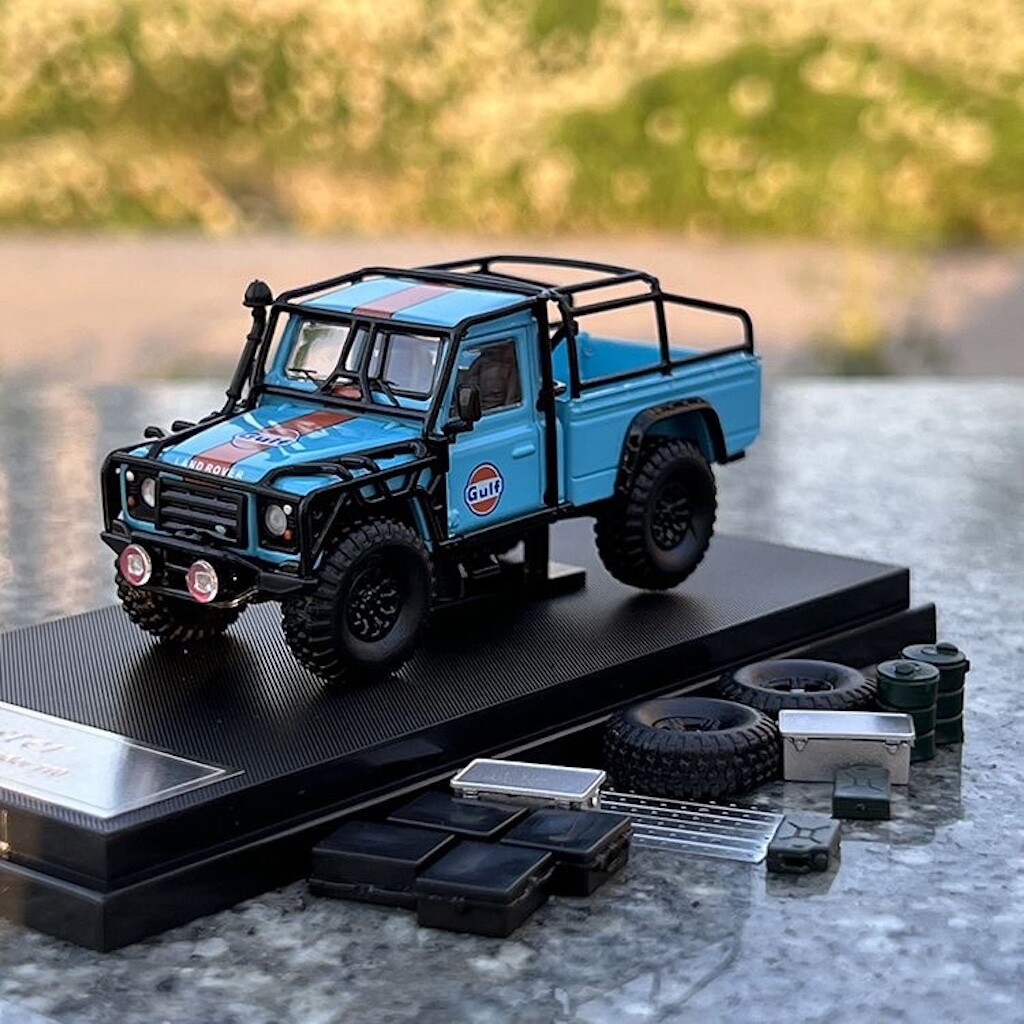 Master 1:64 Defender 110 Pickup Truck Gulf SUV Model Diecast Metal Car