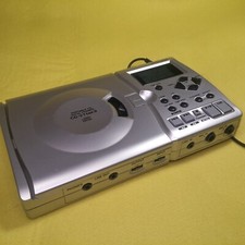 Tascam CD-VT 1 MkII Portable CD vocal trainer. Vocal canceller. Onboard Effects.