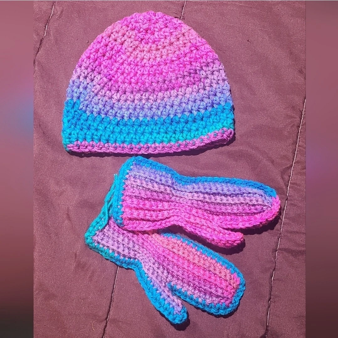 Toddlers 3 to 6 years knitted hat and Mittens New handmade