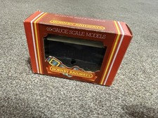 Hornby OO Gauge R.009 Golden Shred Closed Van Model Kit Brown