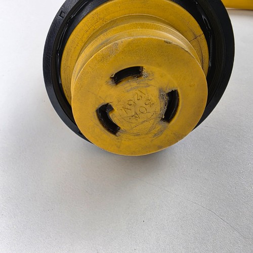 Marine 30 amp female to 15 amp male 120v Shore Power Pigtail Boat Adapter - Foto 3 di 4