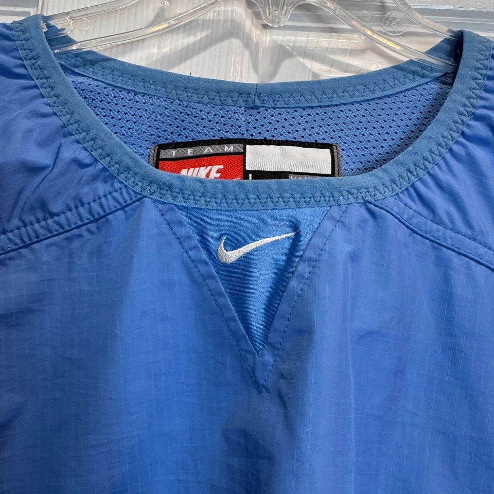 Nike Carolina del Norte Tacones Alquitranados Pullover Hombre’s L Cortavientos UNC Mujer Fútbol Foto 2 de 4