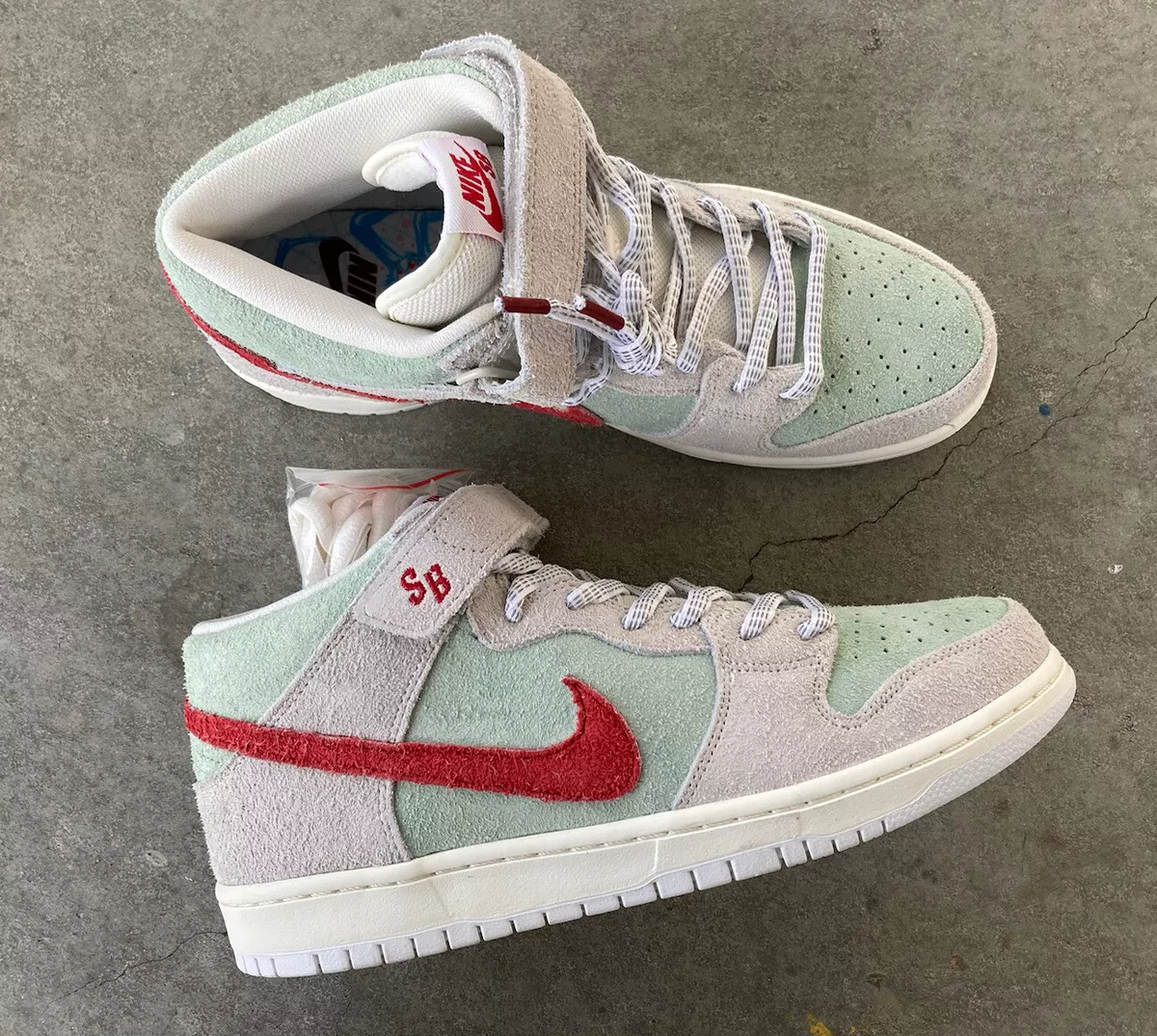 NEW Size 10 Nike SB Dunk Mid White Widow 2018 With Box
