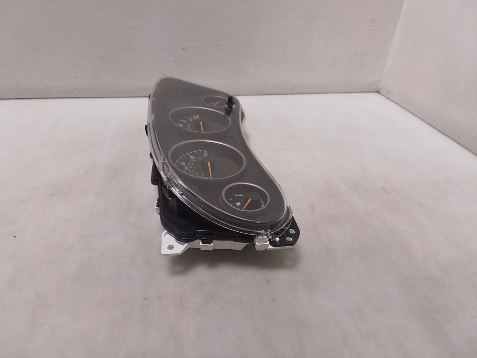 吉普 JK 牧马人 47K 英里速度计集群 68273240AA 2015-2018 147370 — 第 3/4 张图片